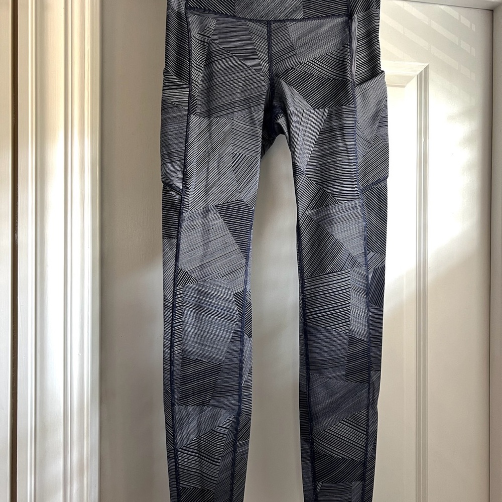 Lululemon dark navy legging with grey pattern, pockets, full length, size 4